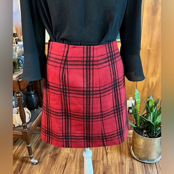 DALIA Red and black plaid wool skirt size 6. - Picture 5 of 10